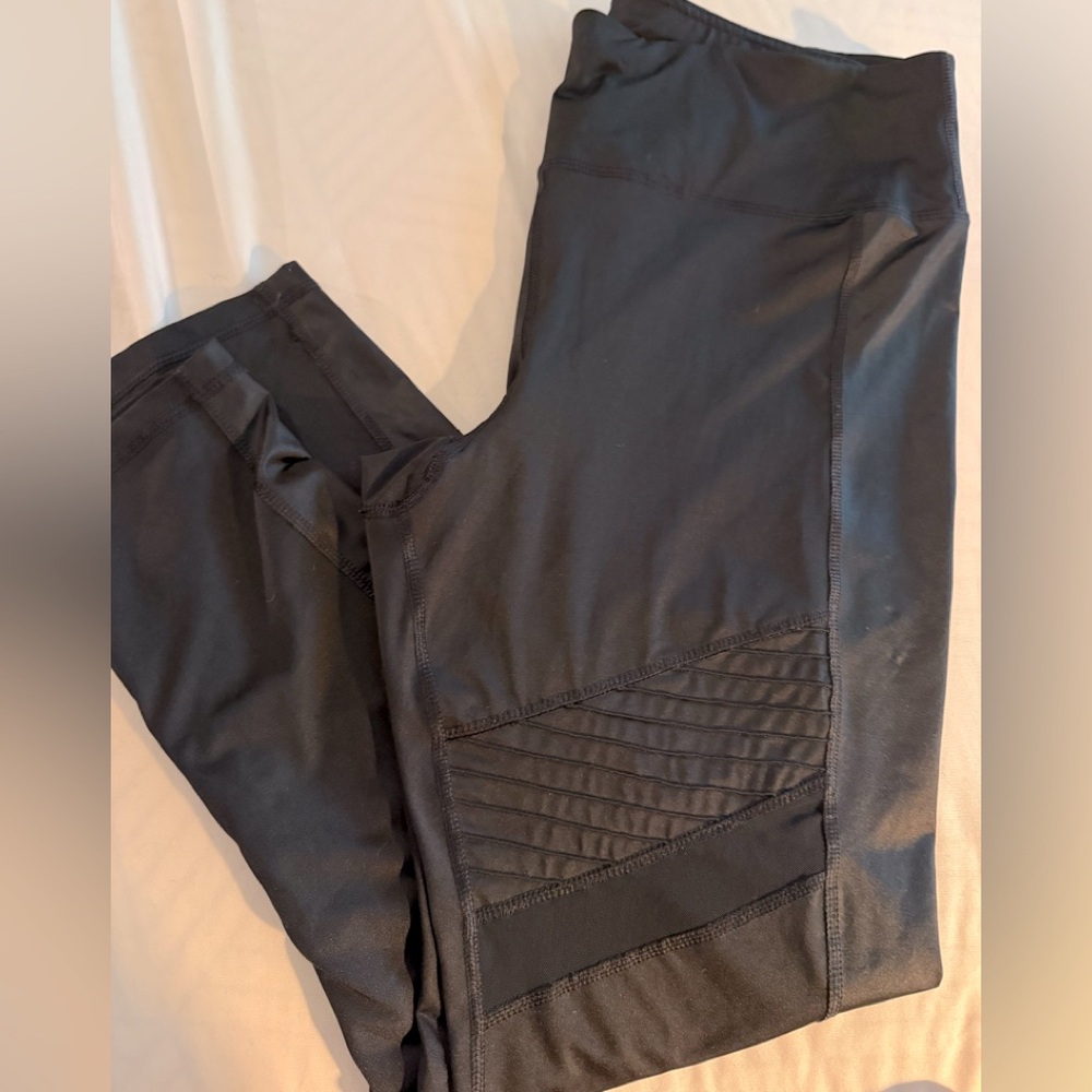 Woman’s Danskin leggings black